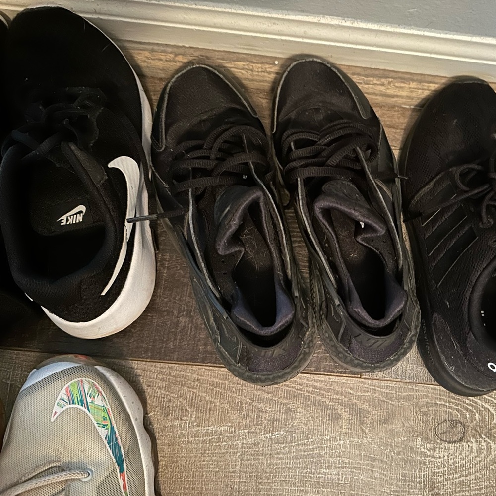 Shoes - Picture 2 of 5